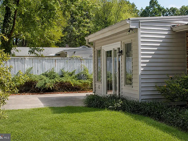 7411 Long Pine Dr — Photo 17