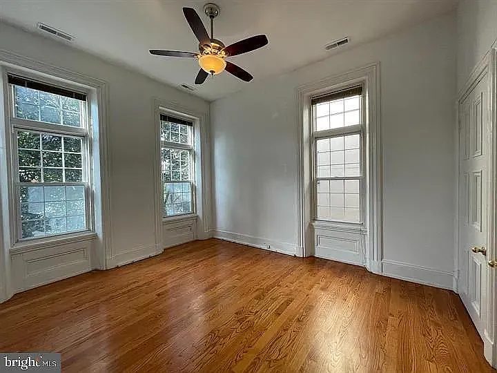 318 Bainbridge St #A — Photo 9