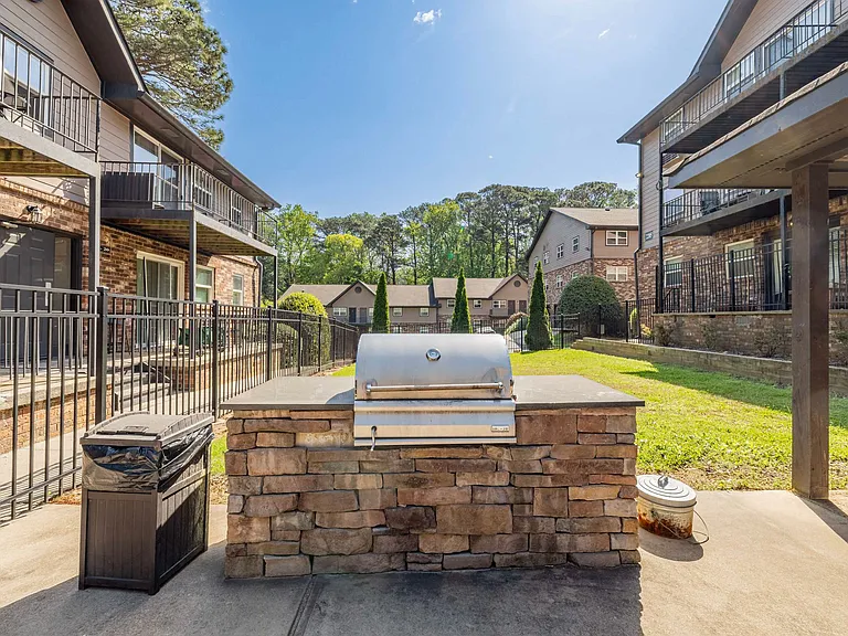 Hampton Hall | Comfort, Convenience, & Community All In One — Photo 7