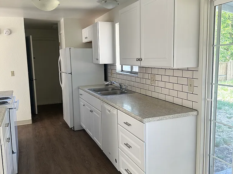 1708 & 1710 Etna St #1708 — Photo 5