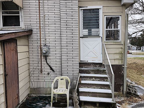 4th image of 900 Charles St