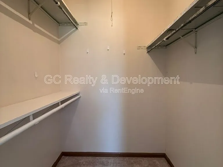 1686 Grosvenor Cir #B — Photo 21