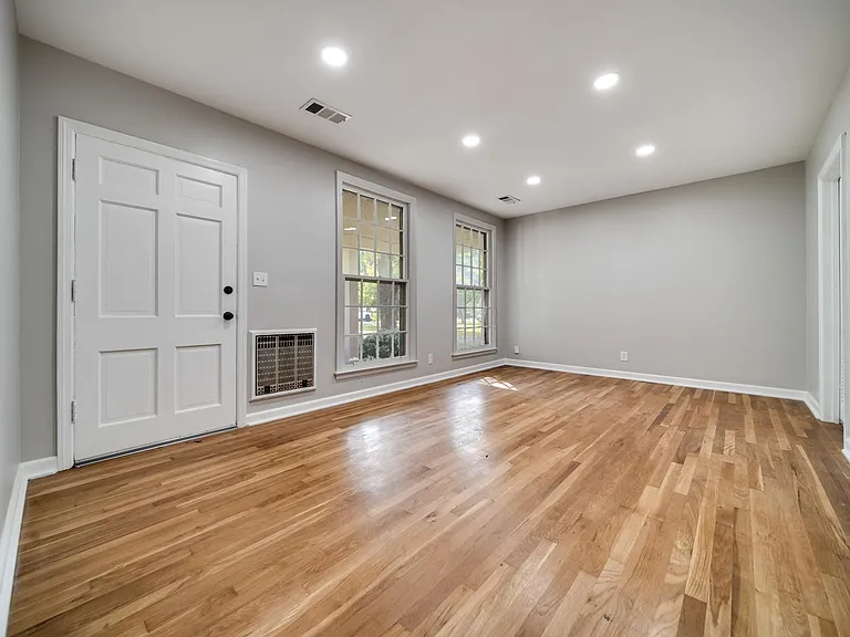 620 Crieve Rd — Photo 2