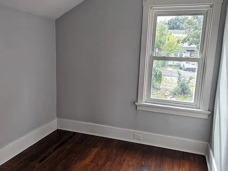 1116 Bellaire Ave — Photo 4