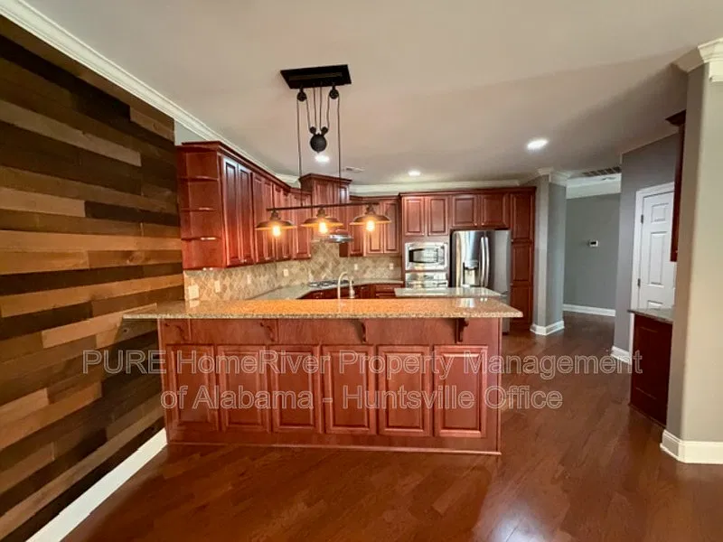 3 bed, 2.0 bath, 2118 sqft, $2,295 — Photo 4