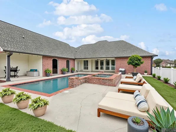 11177 Toria Ln, Saint Amant, LA 70774