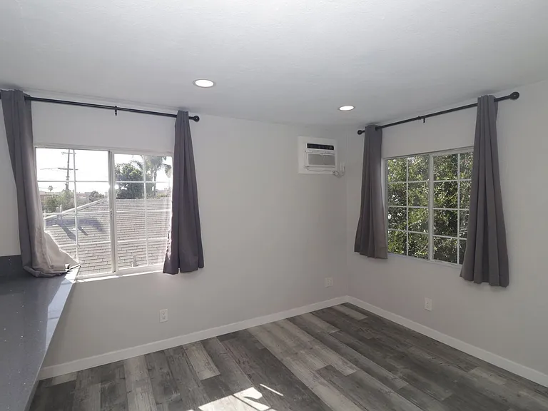 4239 Swift Ave — Photo 3