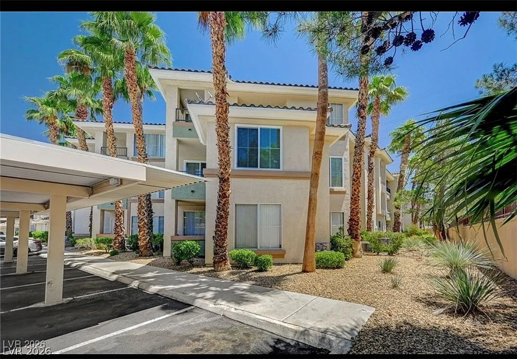 2 bed, 2.0 bath, 906 sqft, $1,450 — Photo 2