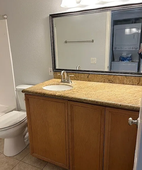 Main Bath - with granite