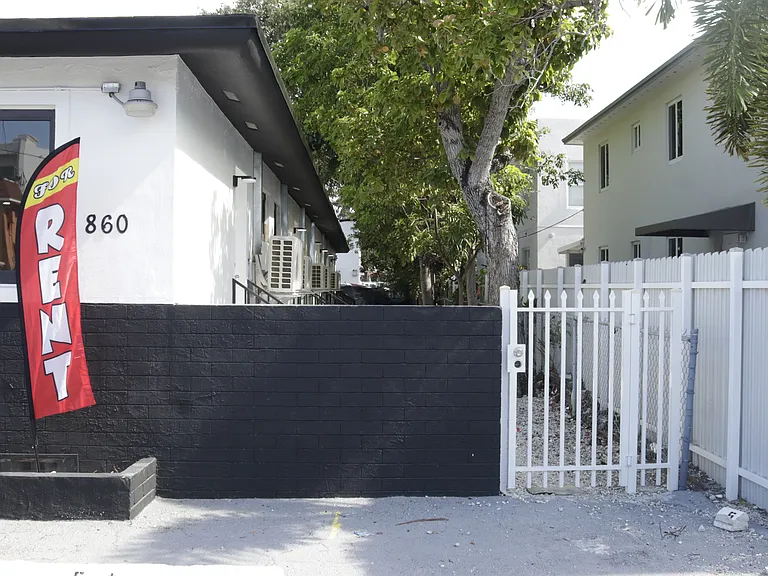 Riverside — Photo 11