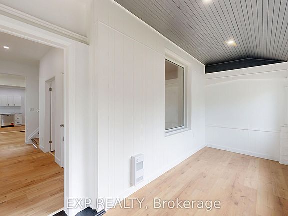 4th image of 686 Elias St