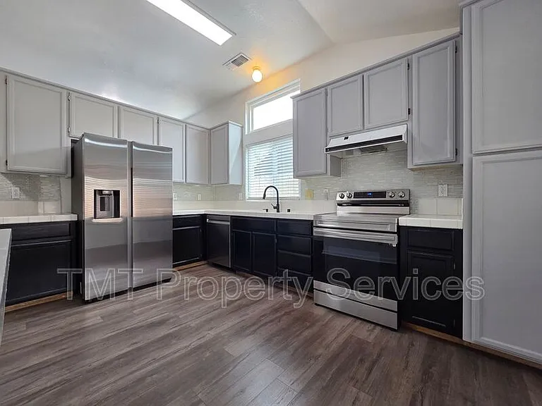 2234 Wall St — Photo 40