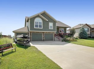 4901 S 22nd St, Leavenworth, KS 66048
