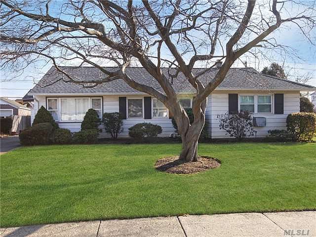1st image of 139 Fairview Ave