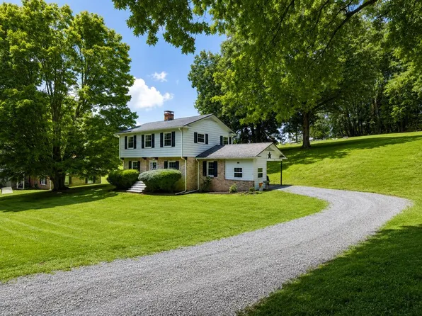 12104 Linden St, Meadowview, VA 24361