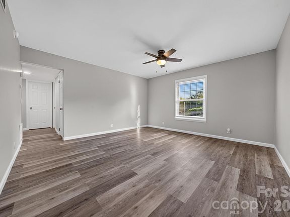 5th image of 2610 Park Rd APT E