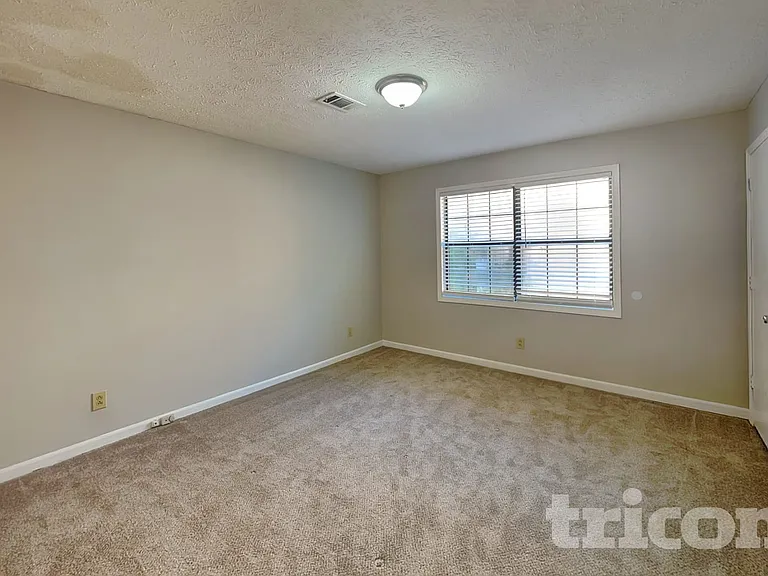 1147 Reading Dr NW — Photo 8