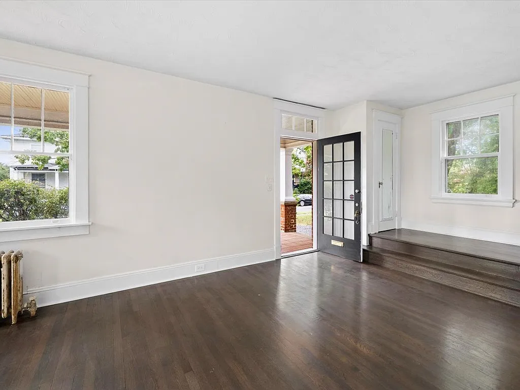 3 bed, 1.5 bath, 1792 sqft, $2,450 — Photo 2