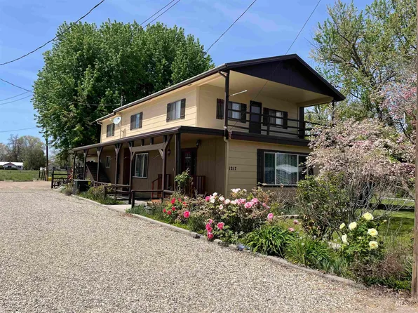 1217 N 6th St, Payette, ID 83661