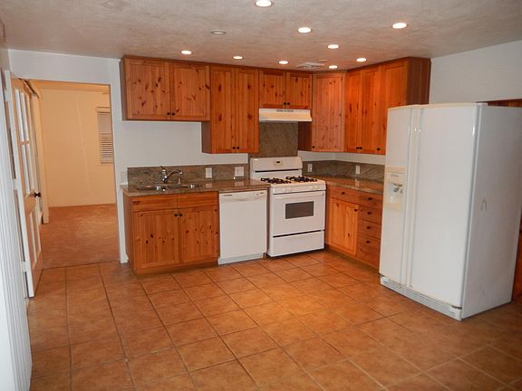 5th image of 211 N Granados Ave