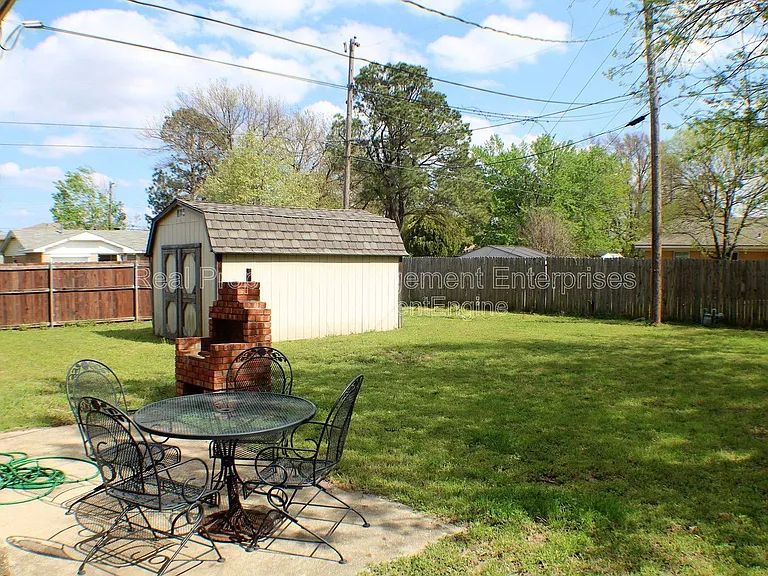 516 Inwood Dr — Photo 15