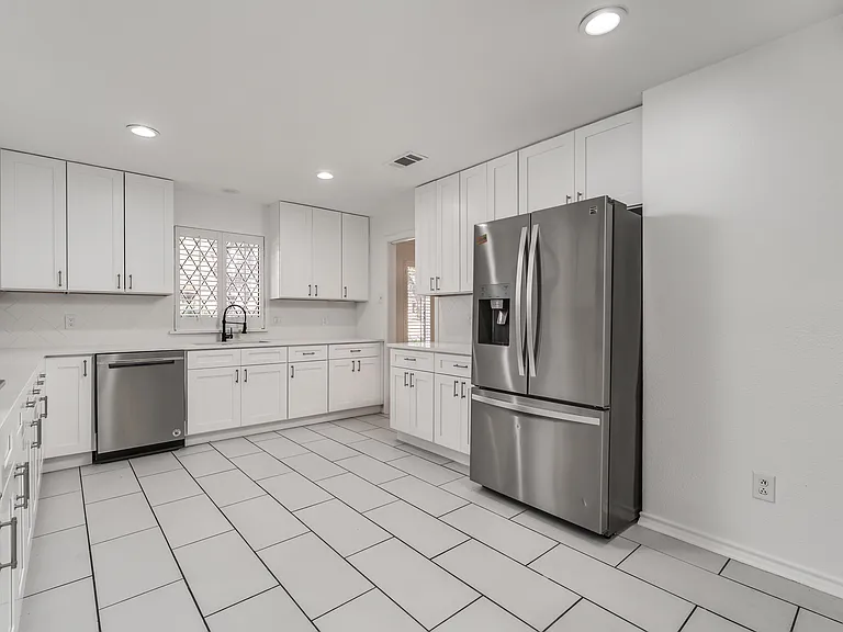 9922 Hickory Xing — Photo 23