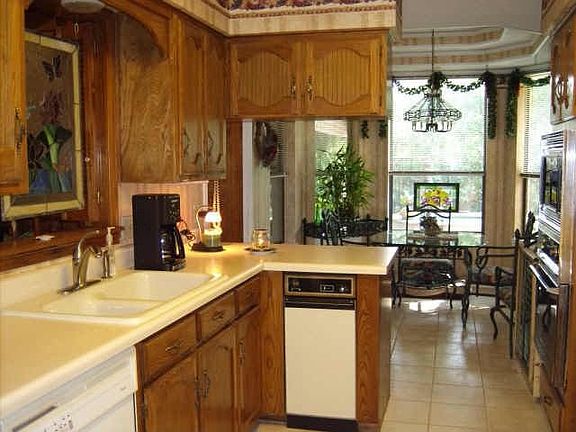 2nd image of 6604 Meadowridge Ct