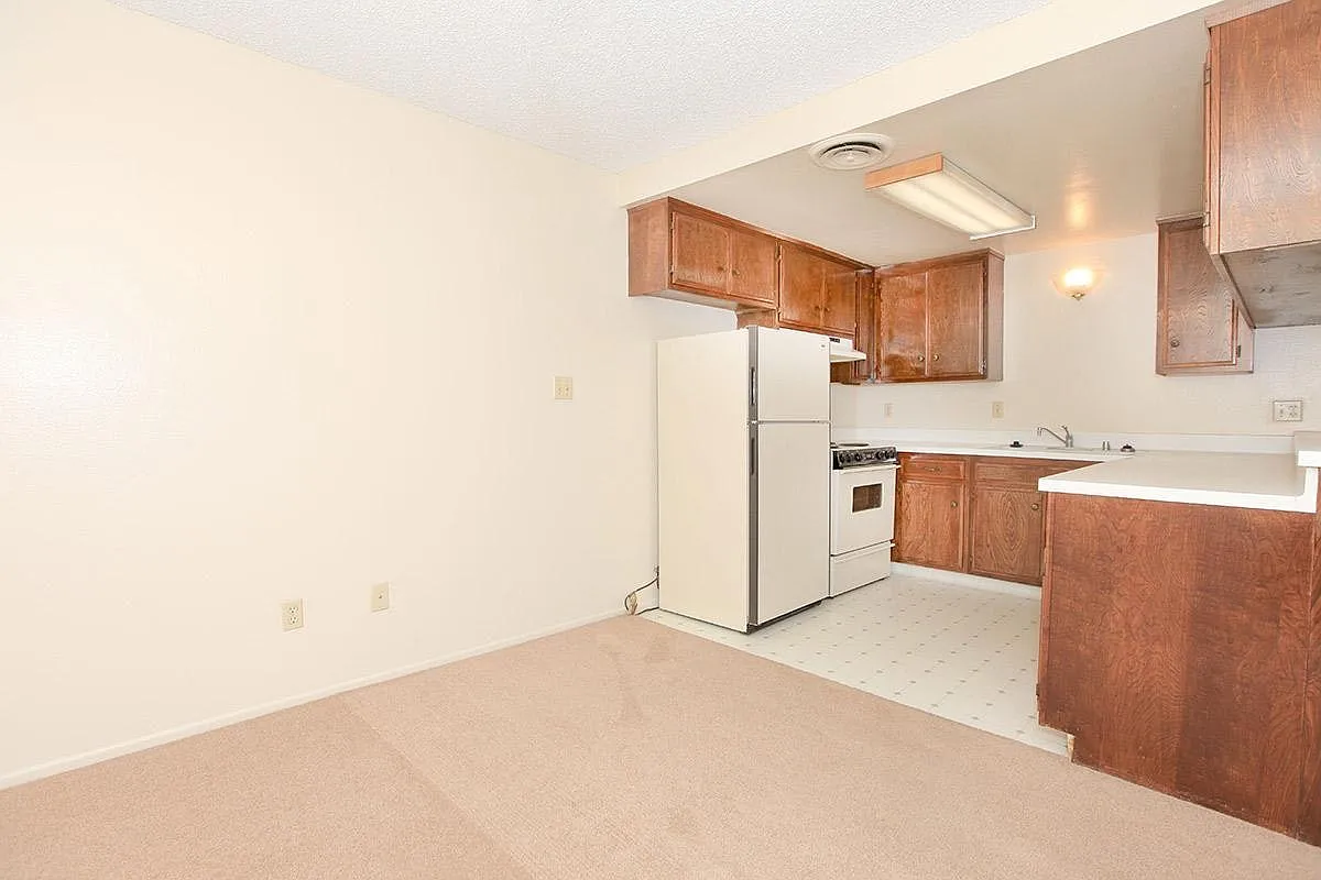 Raintree Garden Apartments — Photo 1