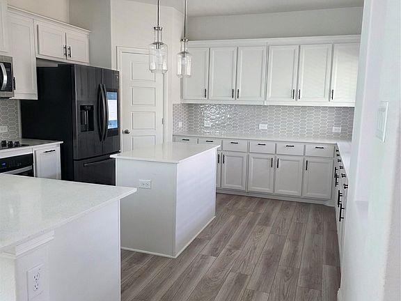 4th image of 605 Presidio St