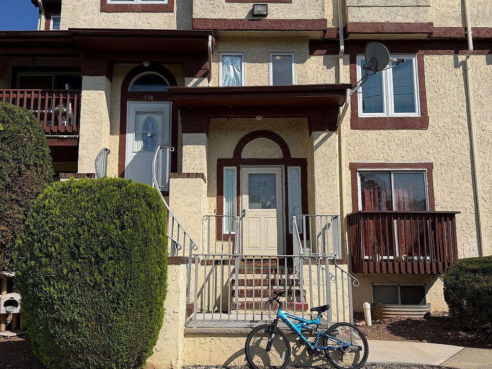 1st image of 215 Michaels Ct #215