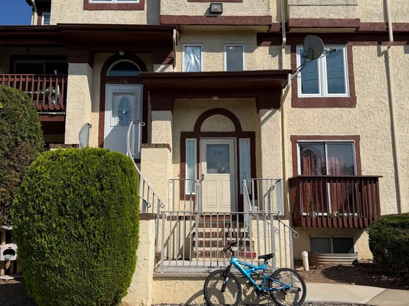 215 Michaels Ct #215, Woodbridge, NJ 07095