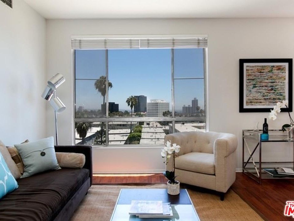 1st image of 622 S Barrington Ave APT 504