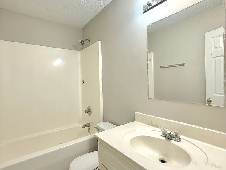 401 Old Glory Ln — Photo 14