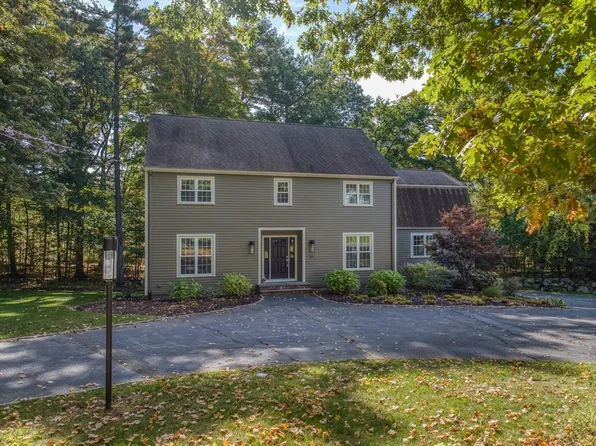 21 Tophet Rd, Lynnfield, MA 01940