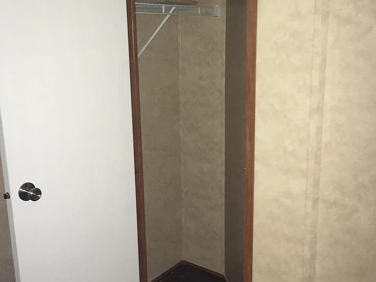 135 Elaine Dr — Photo 15