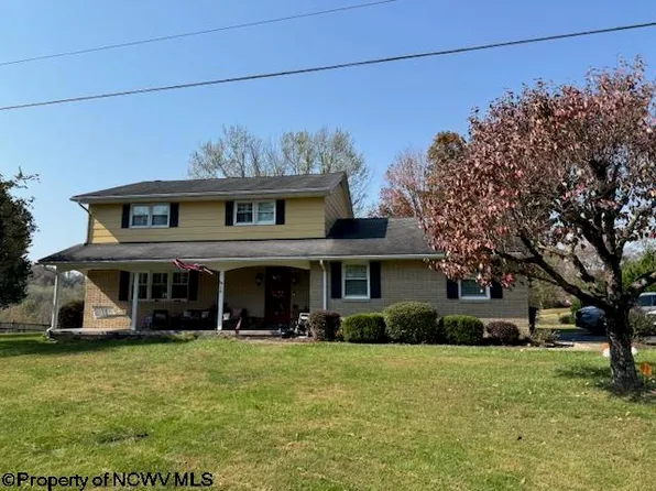 14 Lone Pine Dr, Clarksburg, WV 26301