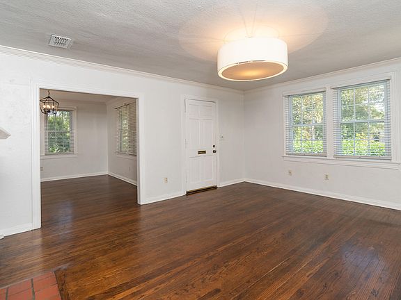 3rd image of 1908 Woodmere Dr
