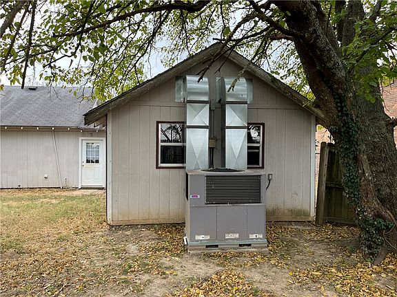 3rd image of 309 E School St