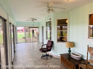 1015 Loch Ln, Seguin, TX 78155