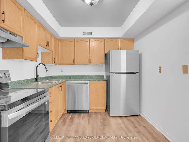 492 Laclie St #204 — Photo 6