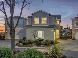 19817 John Dr, Castro Valley, CA 94546
