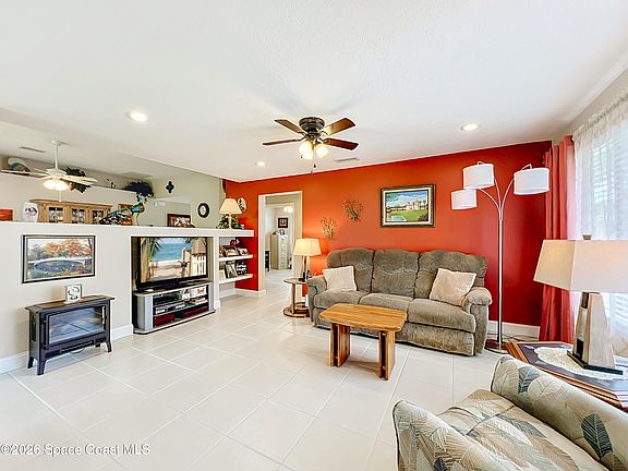 4th image of 1409 California Dr