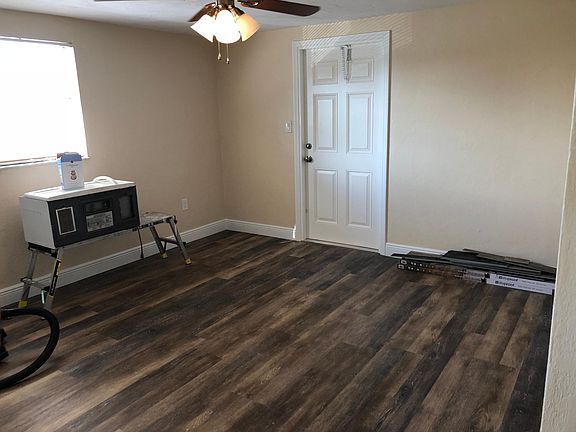 3rd image of 3625 Poinsettia Ave
