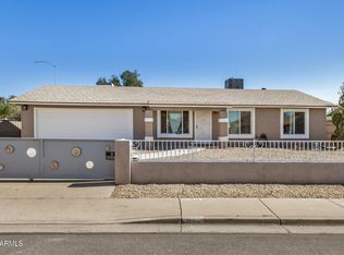 1833 N EDGEWATER Circle, Mesa, AZ 85207