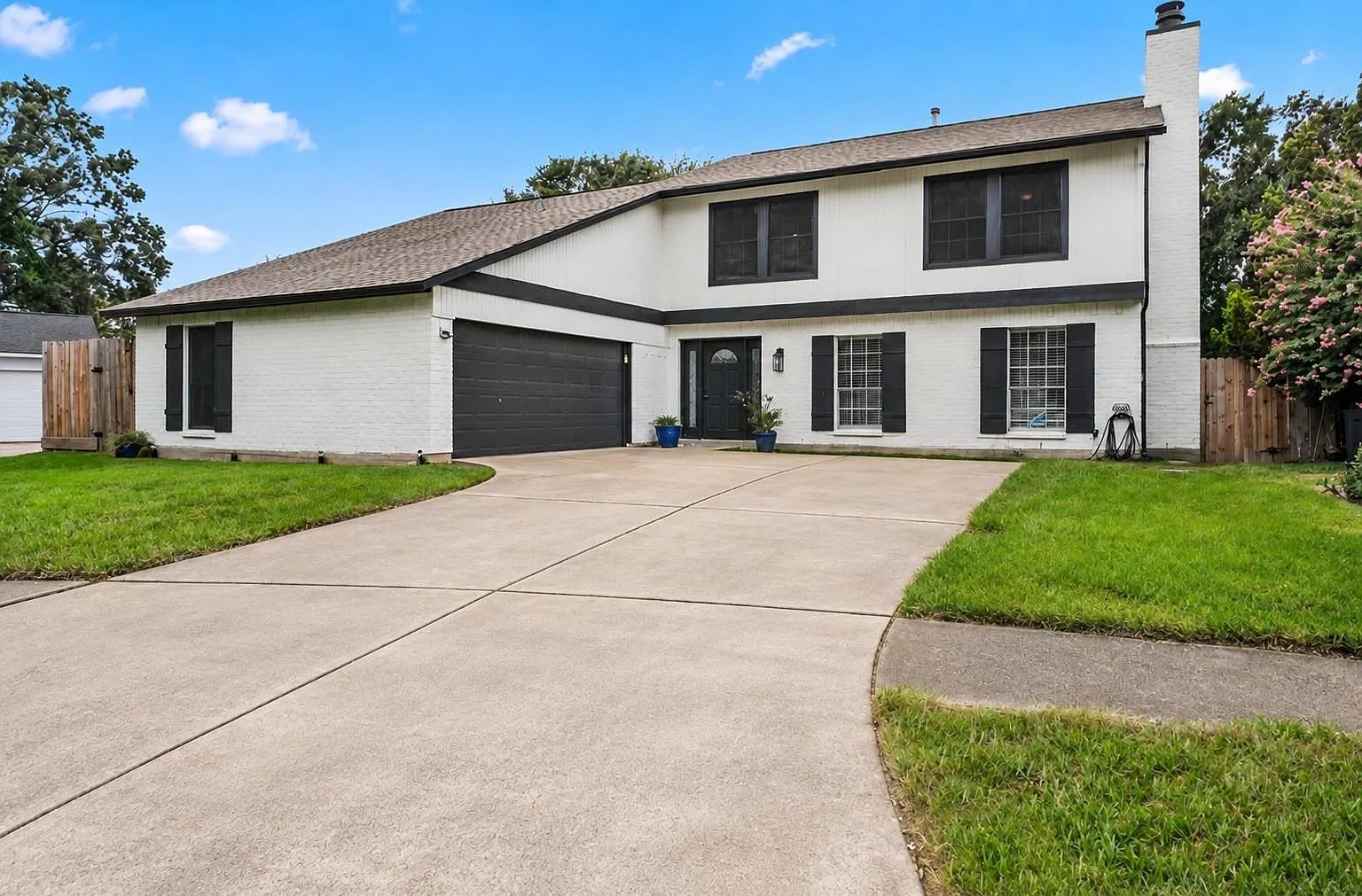 4 bed, 3.0 bath, 2368 sqft, $2,999 — Photo 1
