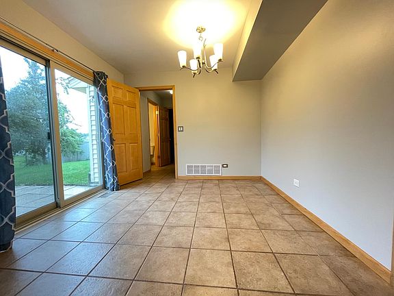 3rd image of 286 Danbury Dr