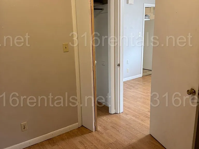 303 N Emporia St — Photo 9