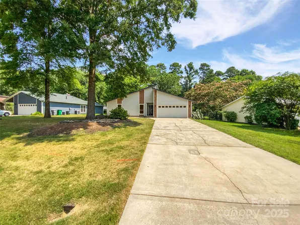 10934 Coachman Cres, Charlotte, NC 28277
