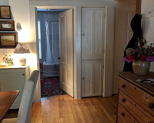 hardwood flr, beams