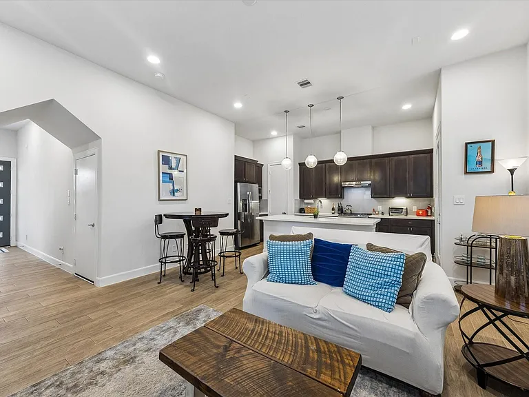 508 W Donovan St #A — Photo 4